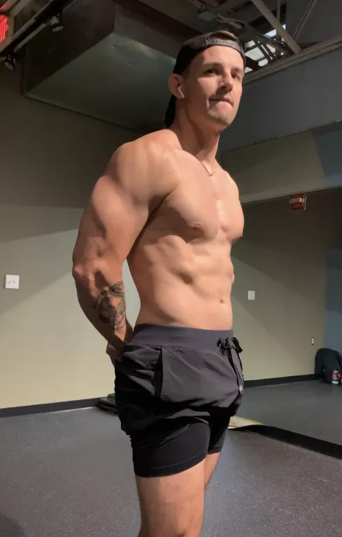 [m] 38, post heavy chest day by Sea_Dependent_9547