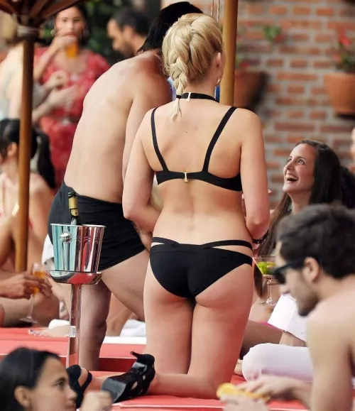 Margot robbie by nobita_rocks