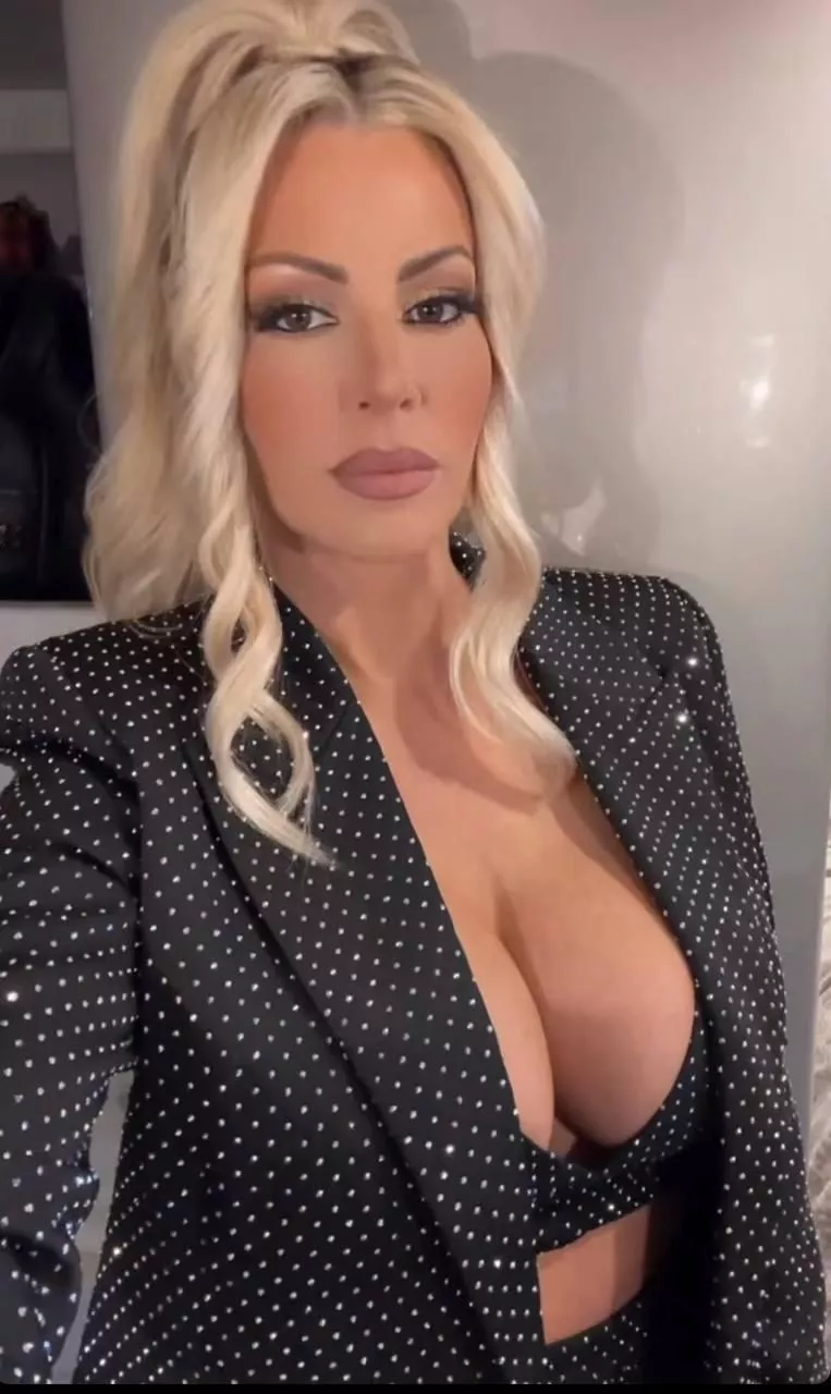 Maryse posted by SheetAcrobat