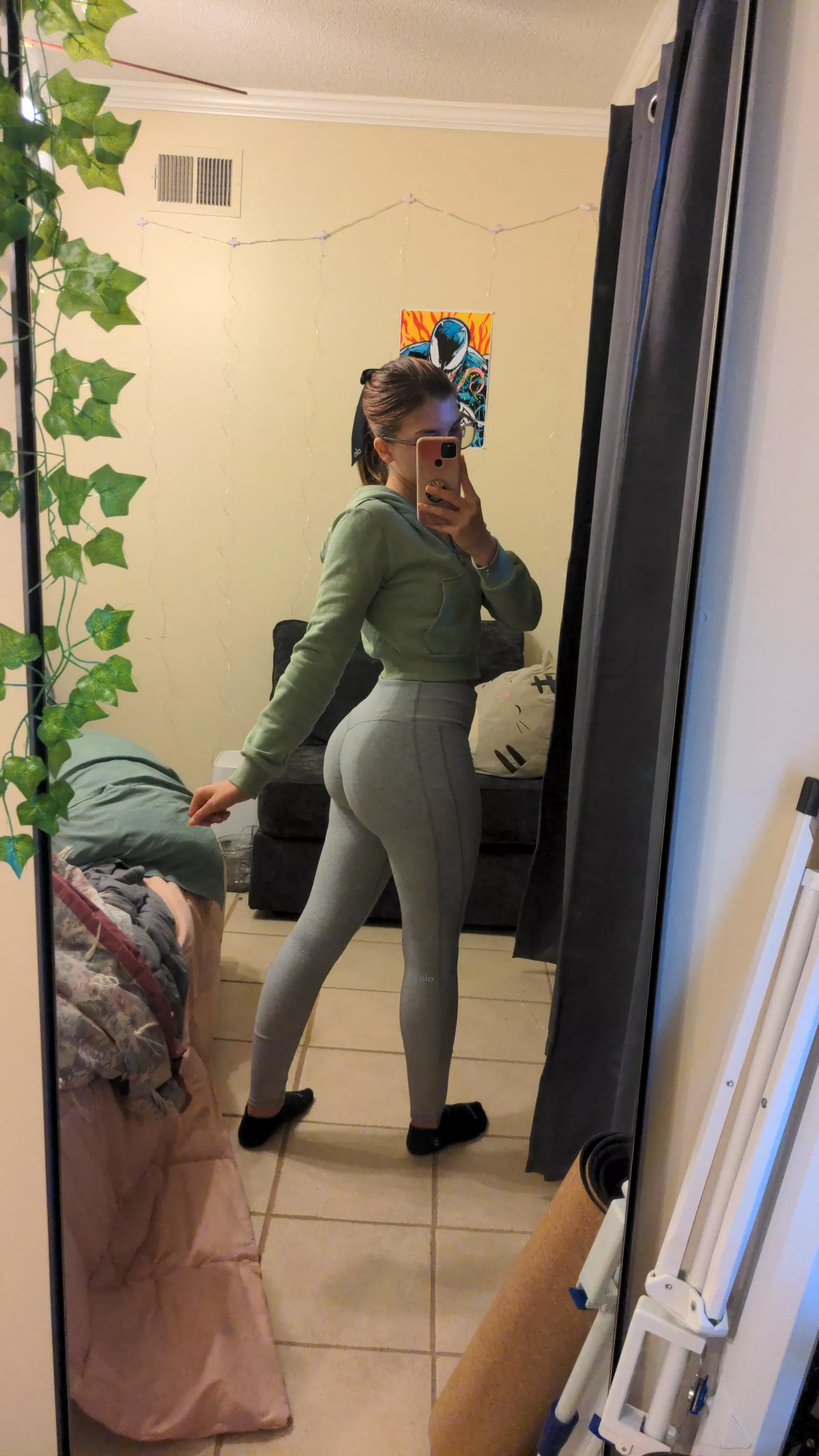 Morning. I'm just getting ready for yoga [F] posted by Cozysophie