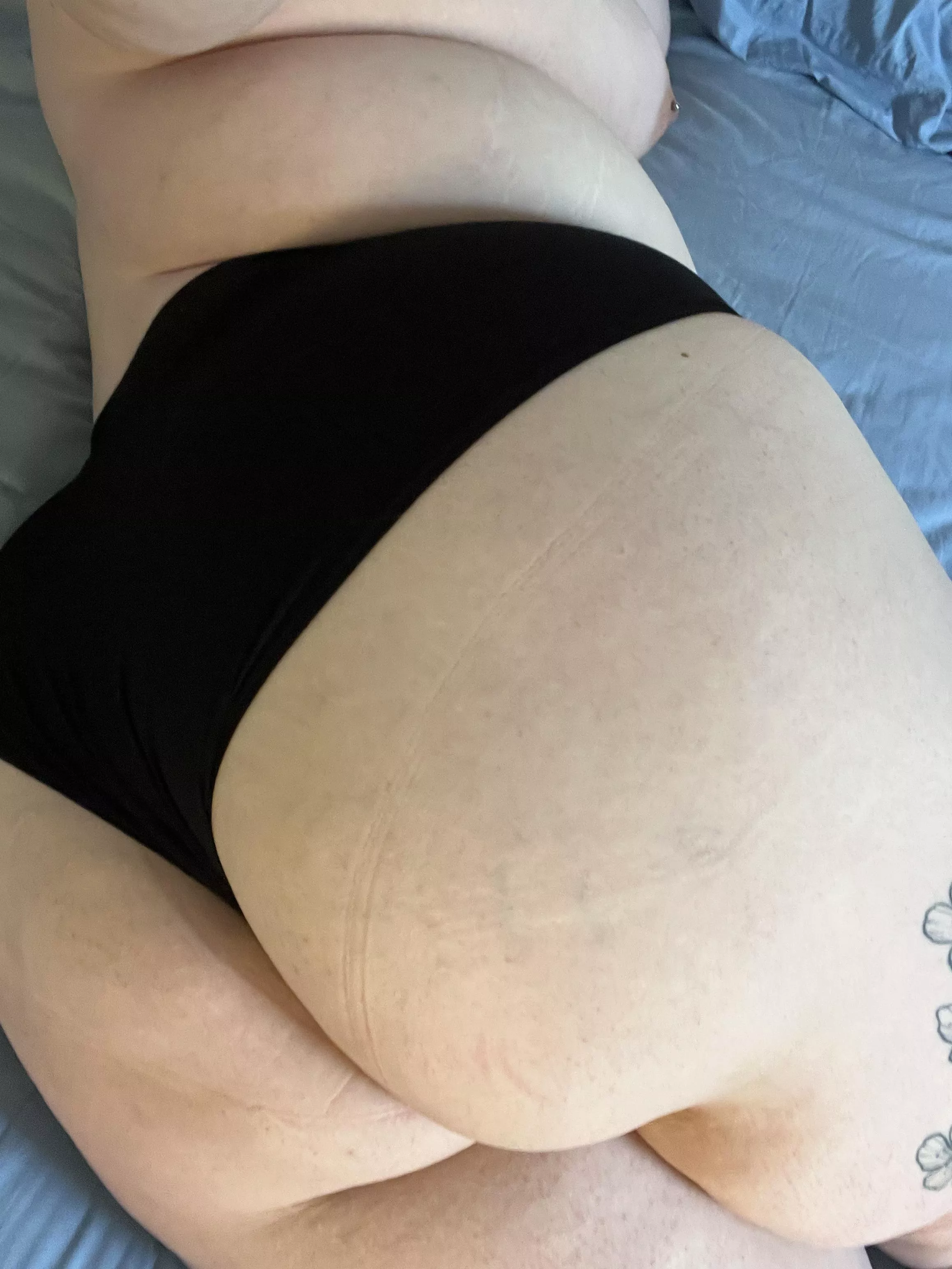 My ass is gigantic 🥵 posted by Ok-Local-4852