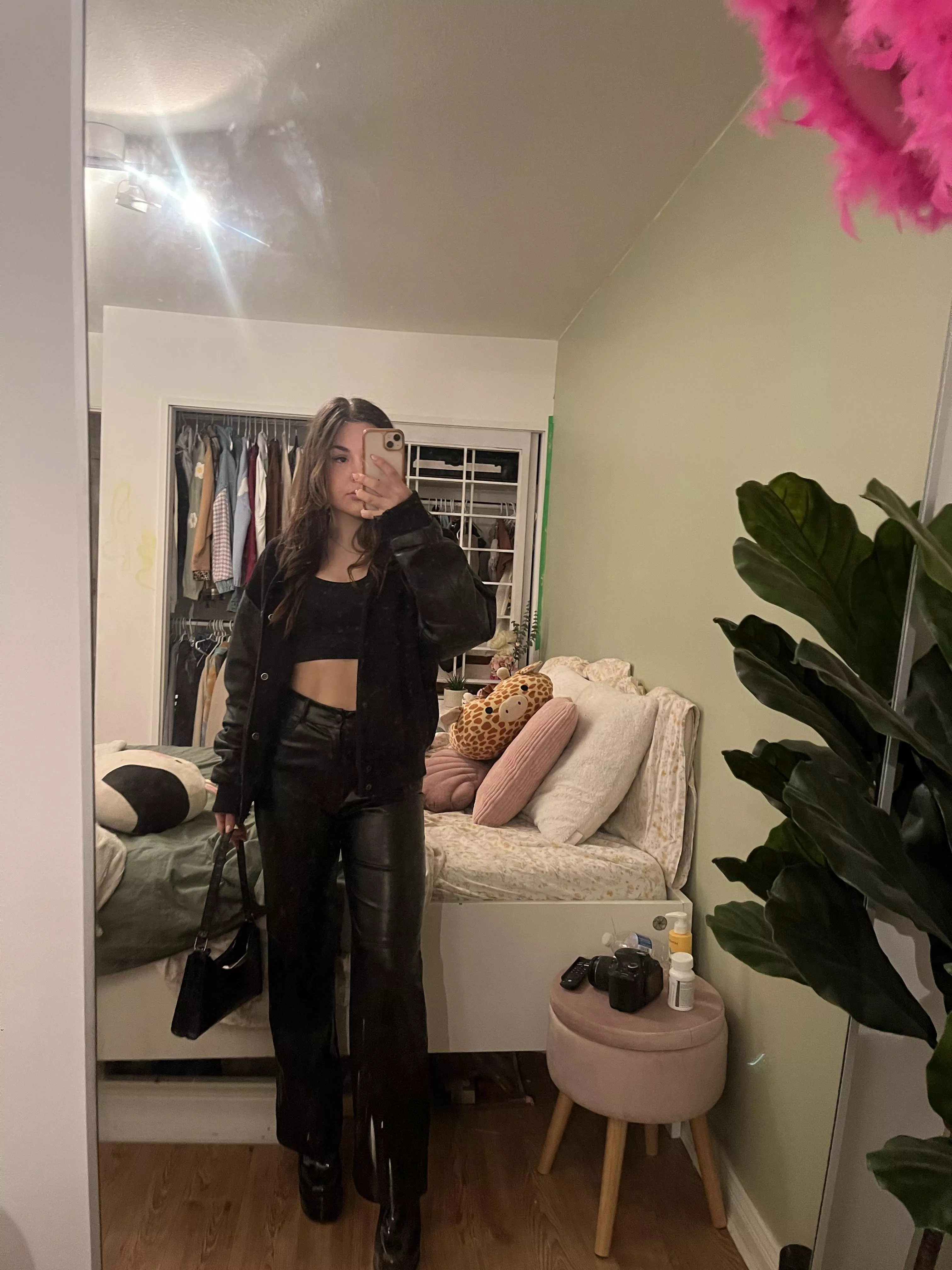 Off for a night out 😈😘 posted by loeehrg