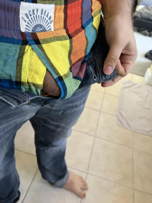 Peeking out. Dms are open by sf_swim