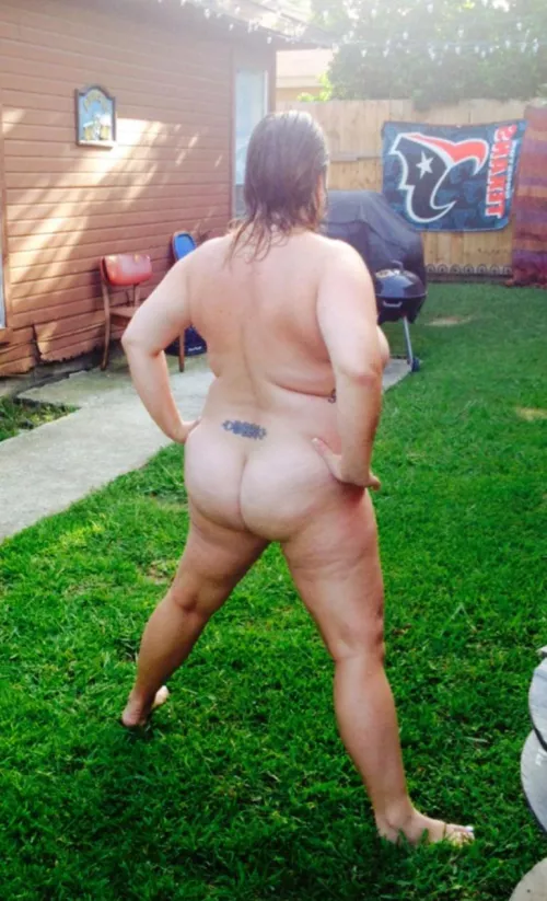 pissing outside where the bitch should by longballsmcgee43