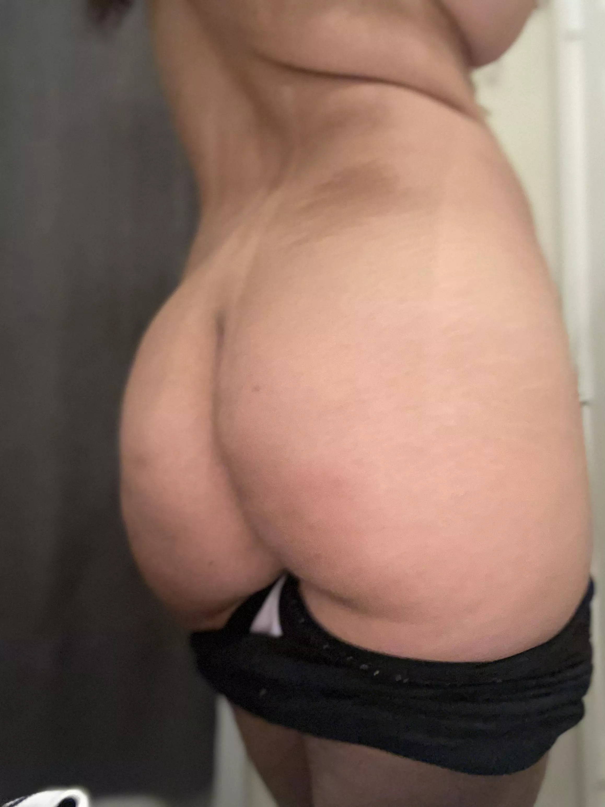 round booty posted by Thicknlitee
