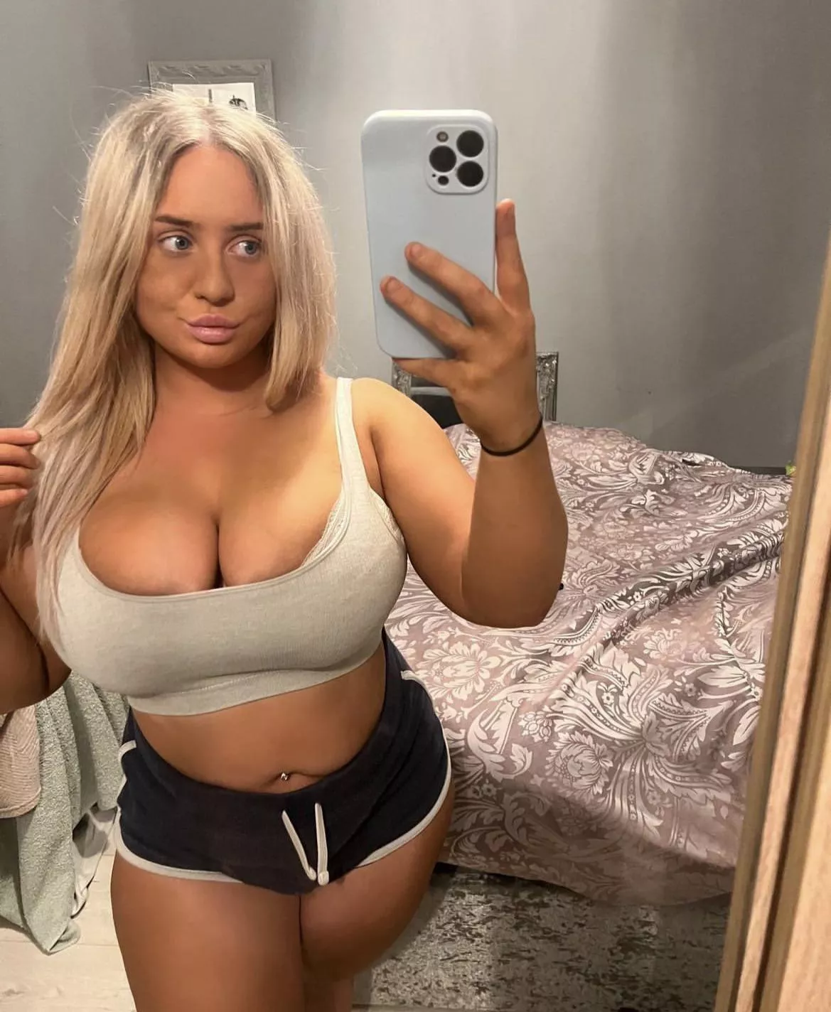 Set of pillows on her🍈🍈 posted by Professional_Elk8787