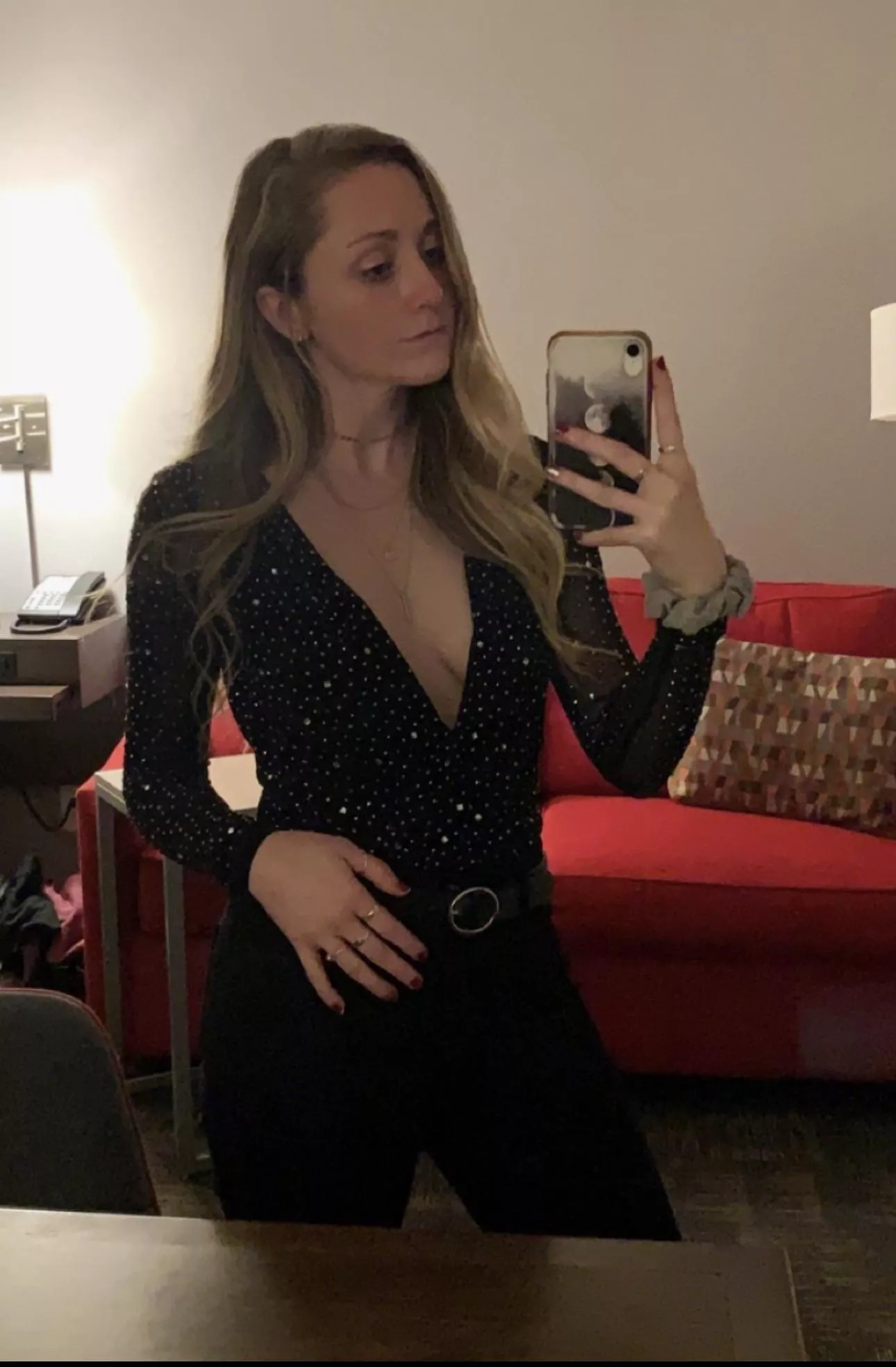 Sexy classy babe posted by kingstupidity