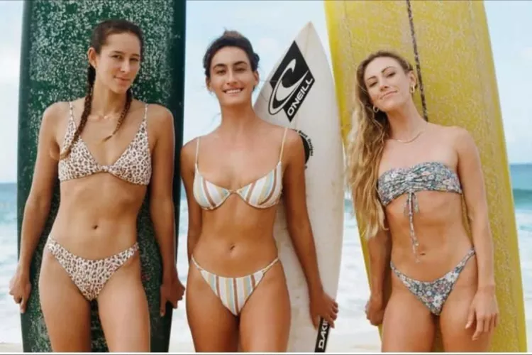 surfs up by jbsailor_