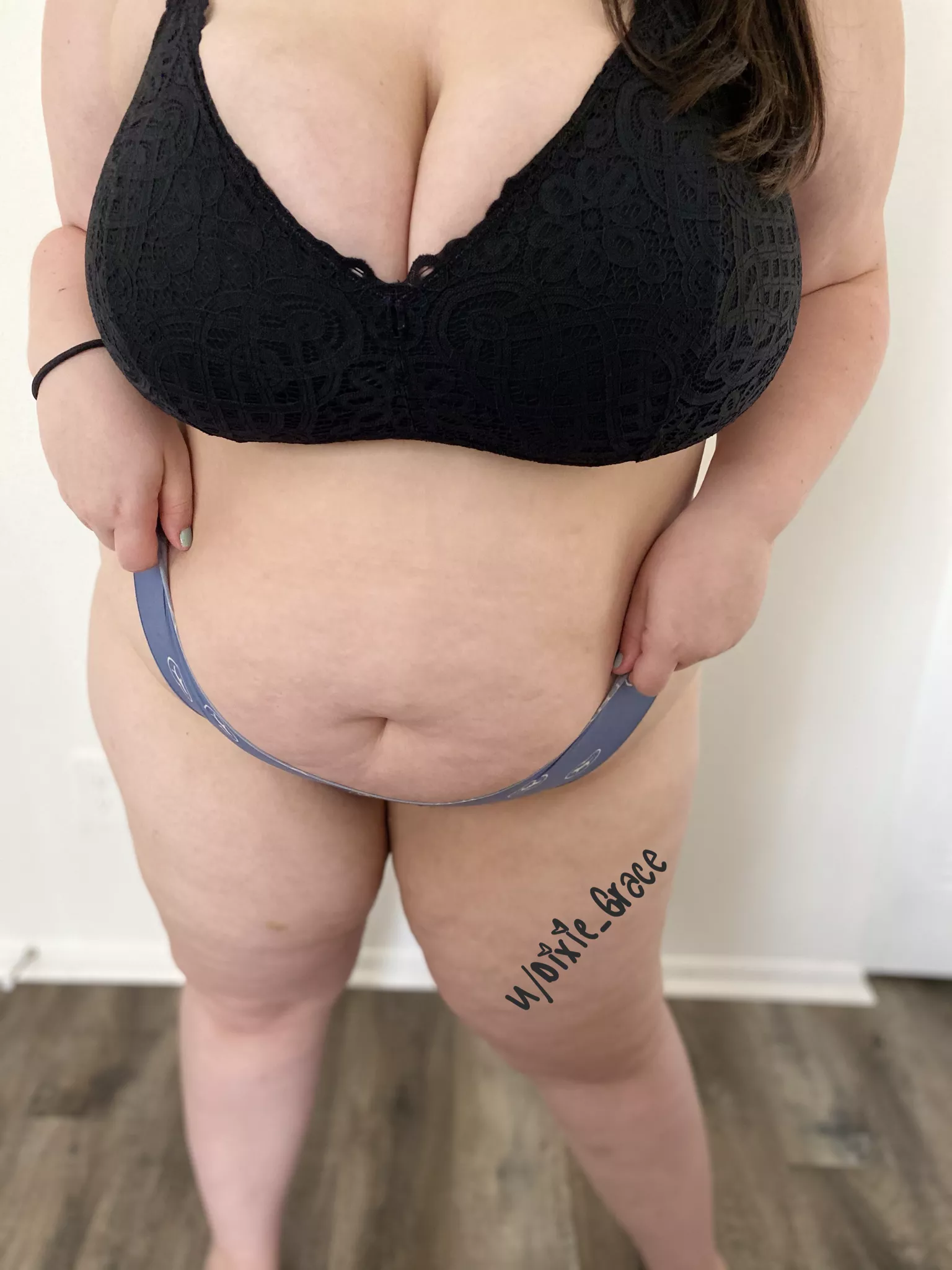 Thick MILF to make Monday better posted by Dixie_Grace
