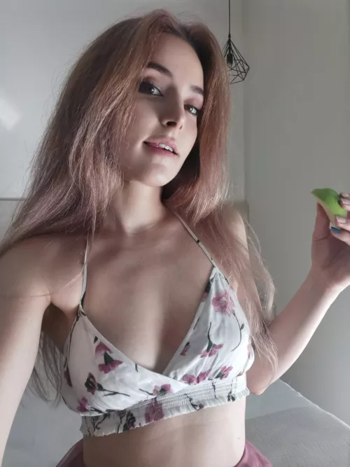 who wants some apple? by miremi137