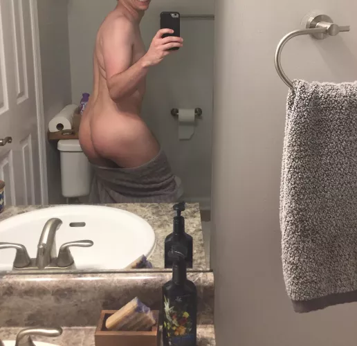 Whoever comments, gets to hit it 😜 by nickifuckedmyass