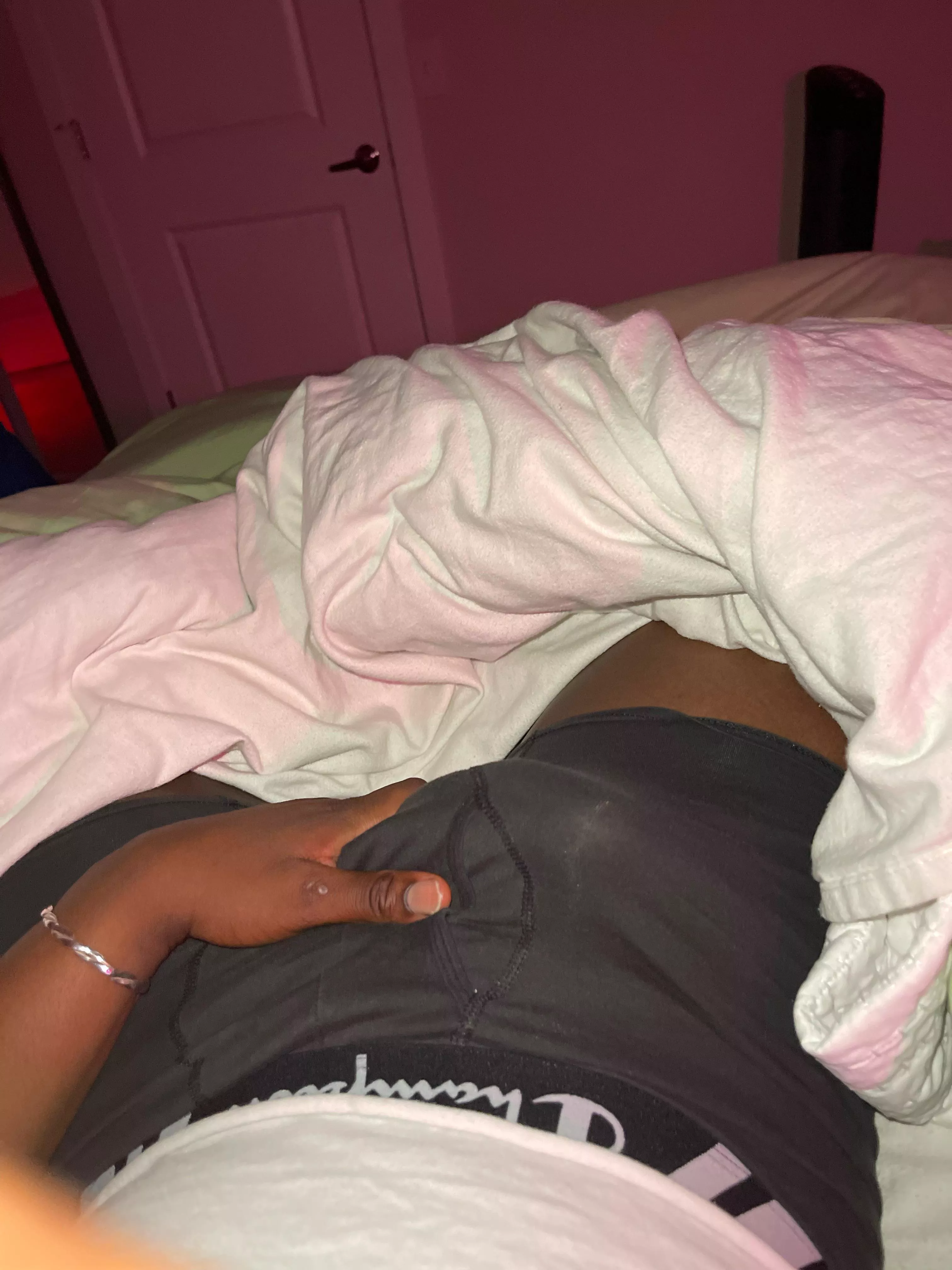 22 college looking for jerk bros snap:flyfelixxx bulgepics+ older++ posted by flyad