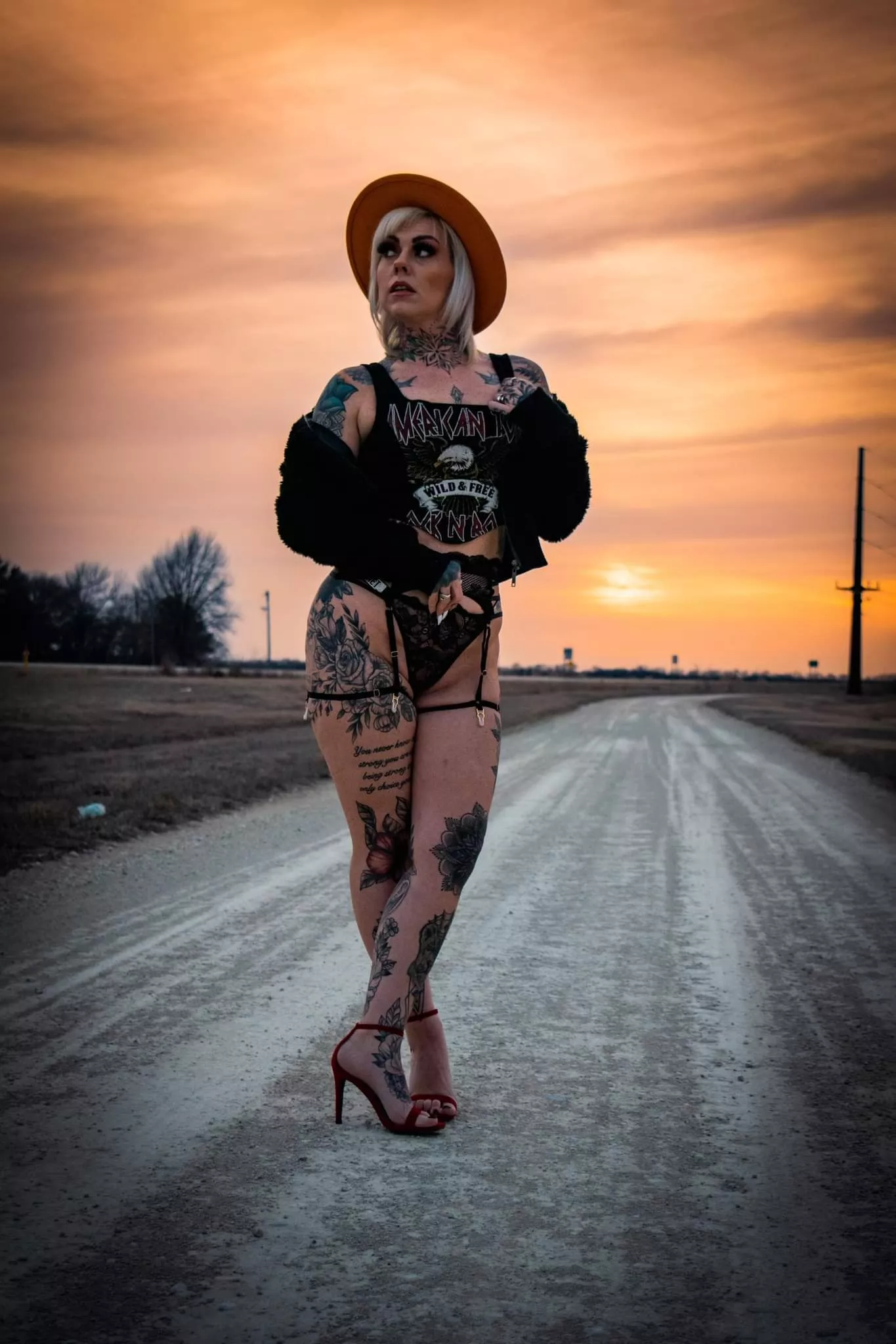 36yo Inked MILF😈Check out my sales. FREE Link in comments. DM me on OF for more specific kinks 💋 ✨Special sales: 10vids/$20 15vids/$30 25vids/$50 posted by Tattooedbarbie86