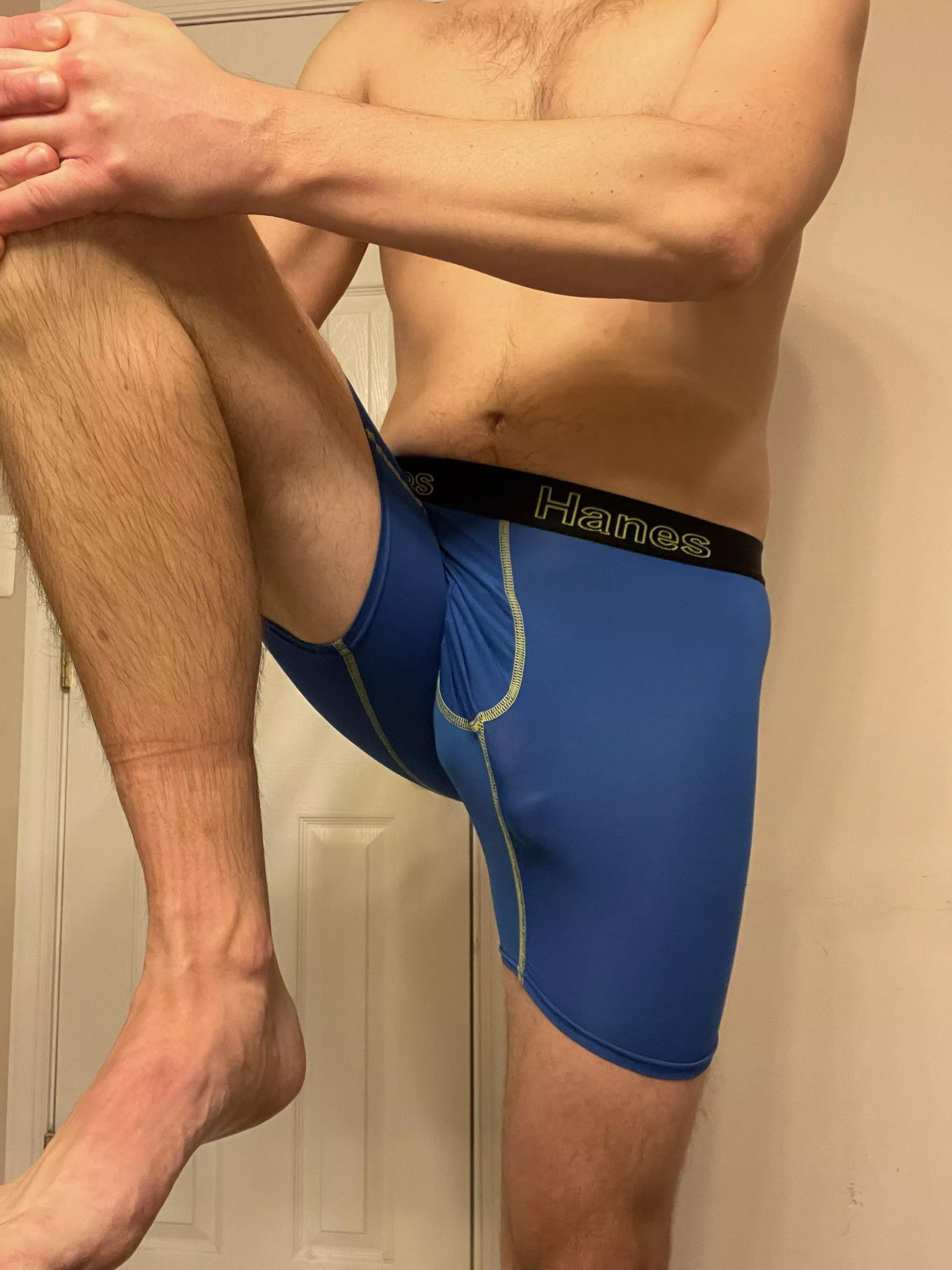 [40] Who is ready for a morning stretch? posted by OldSprinterGuy