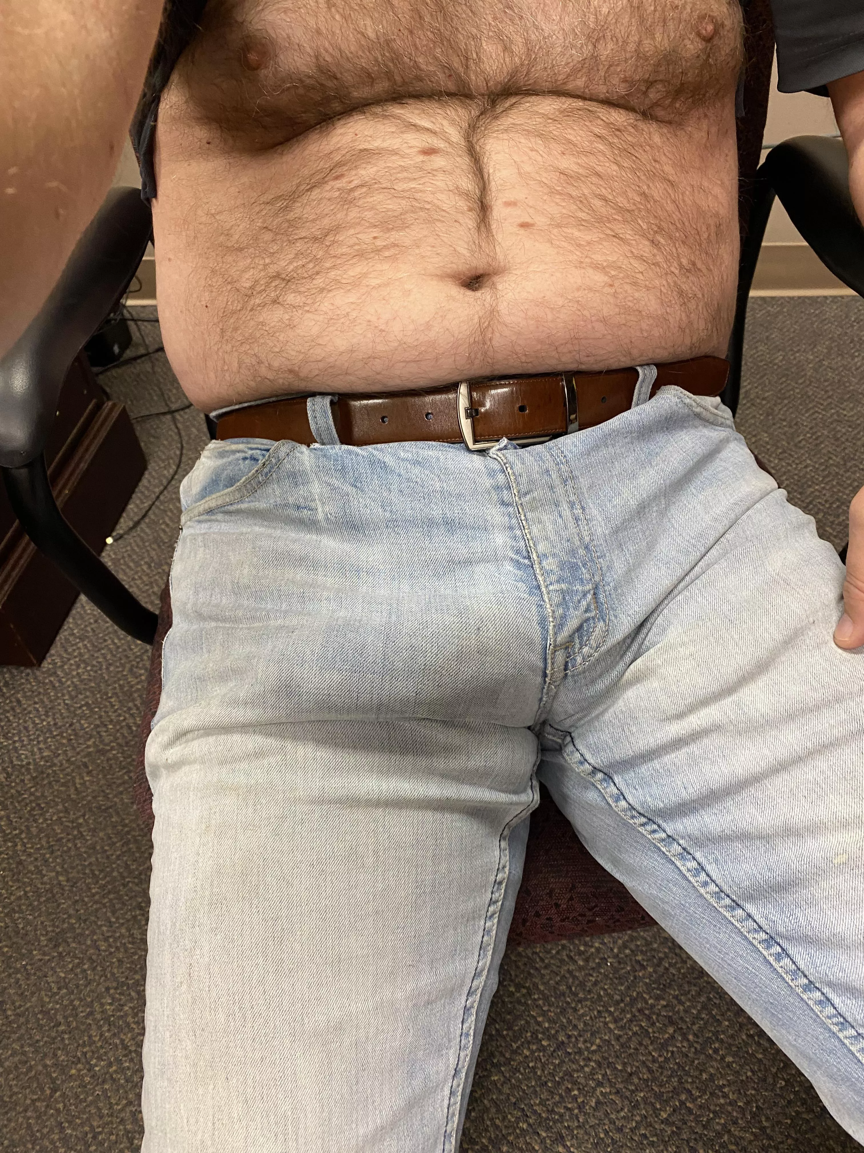 [54] Daddy bulge at work!!! posted by boomdawg71
