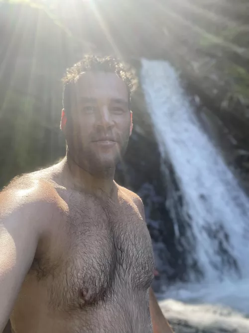 Chest hair out in nature 💚💦🧸🧔🏻‍♂️ by Zaaaaddddyyyy