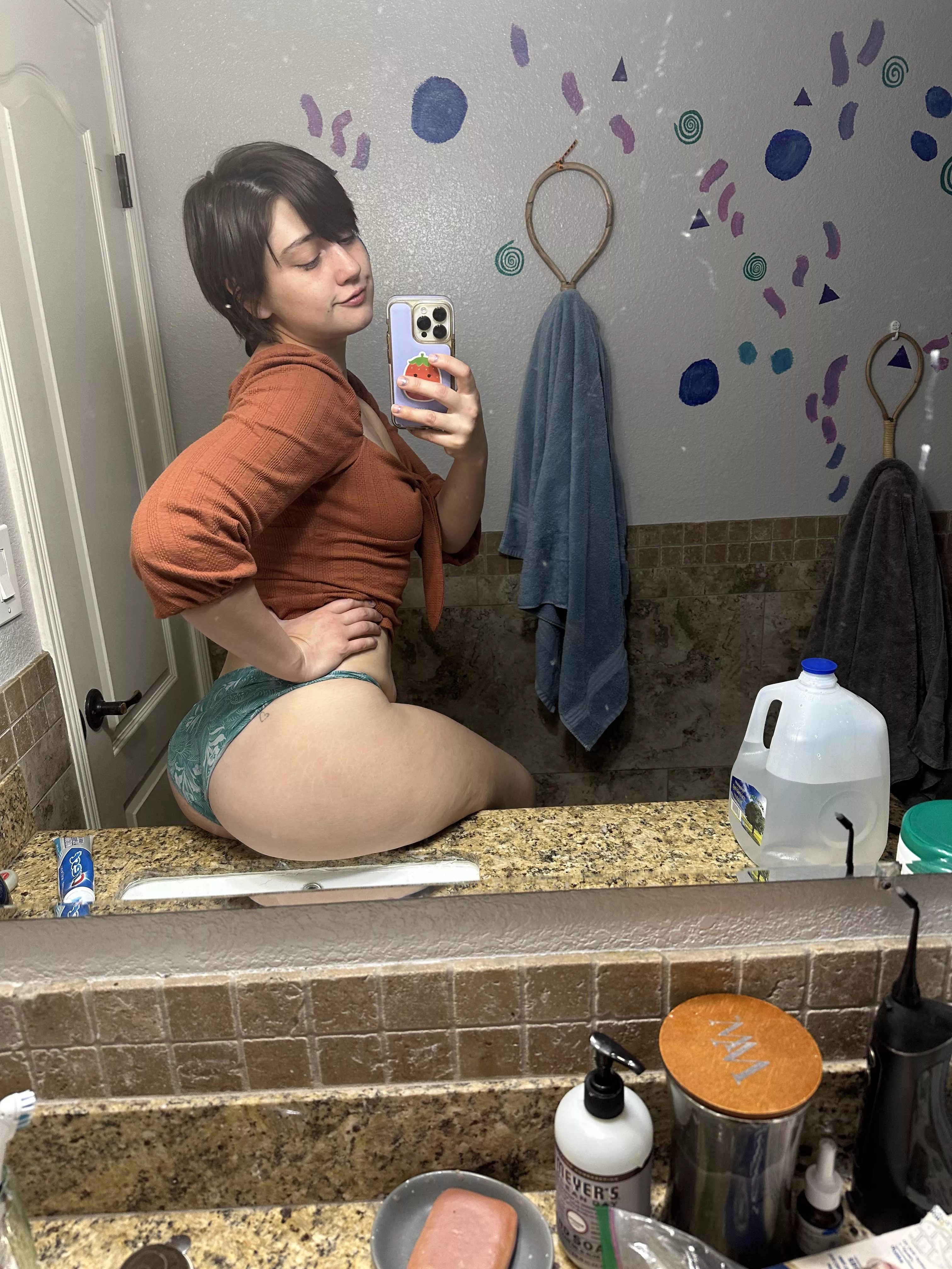 Classic sink pose [F] posted by unicorndreampop