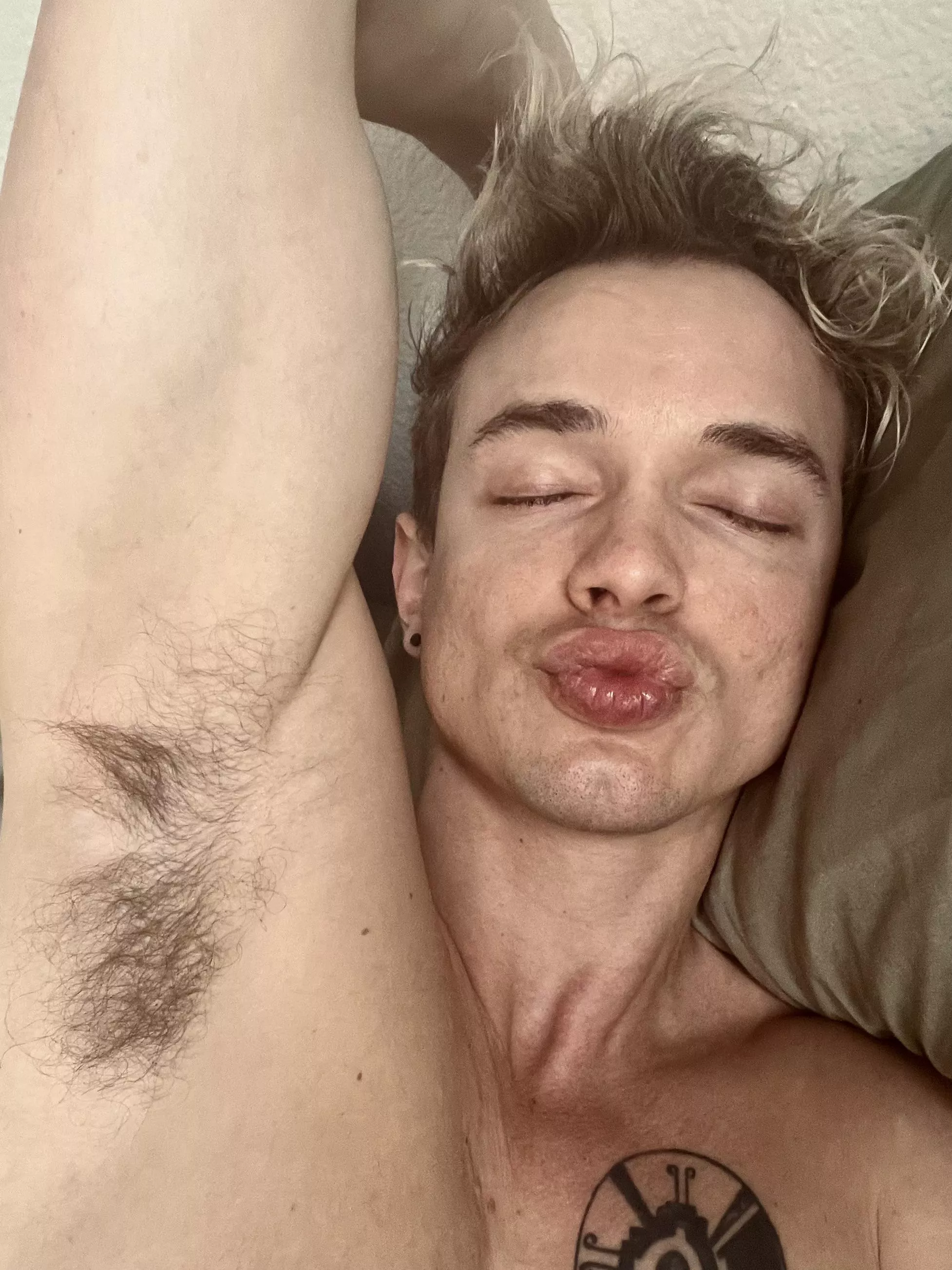 Come and smell them 💪🏼😛 posted by seth_tylerrr