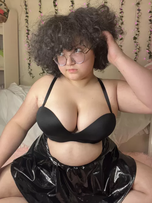 Comment an emoji as your reaction to this post ☺️💗 by TheFloraAurora