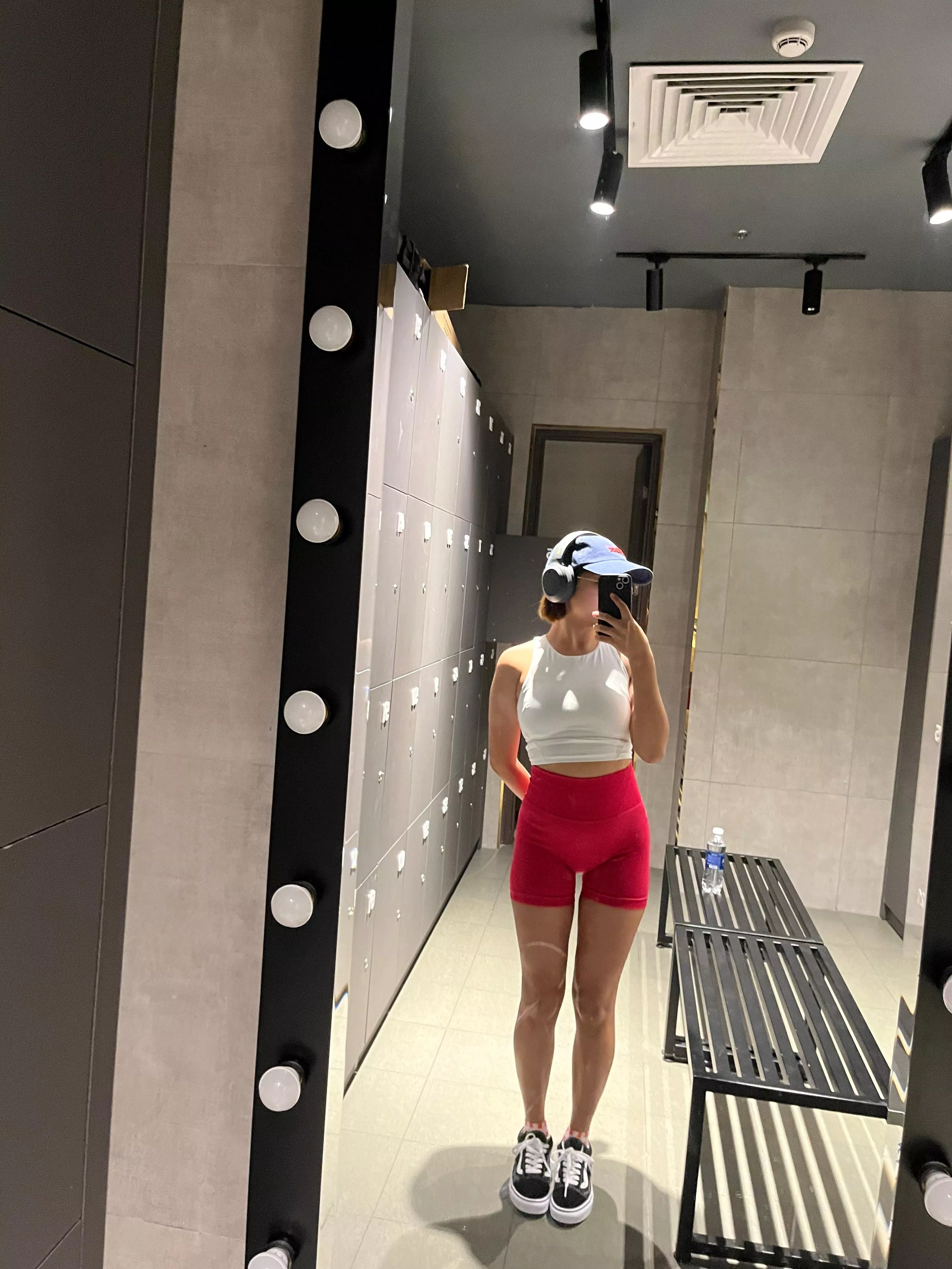 Daydreaming of being a freeuse slut whilst in the gym. (f) posted by lakambinix