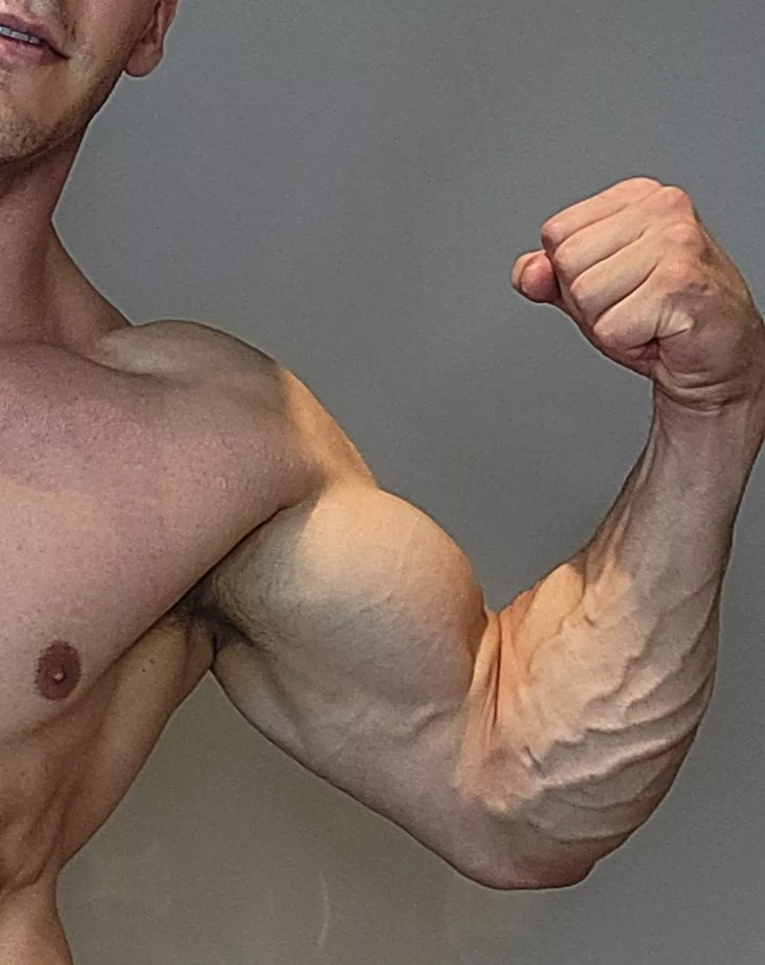 Do you like veins 😏..? posted by John_fitness91