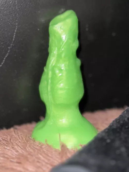 Got this as a freebie and was wondering if anyone knew the maker or the model… by oenthevampyre