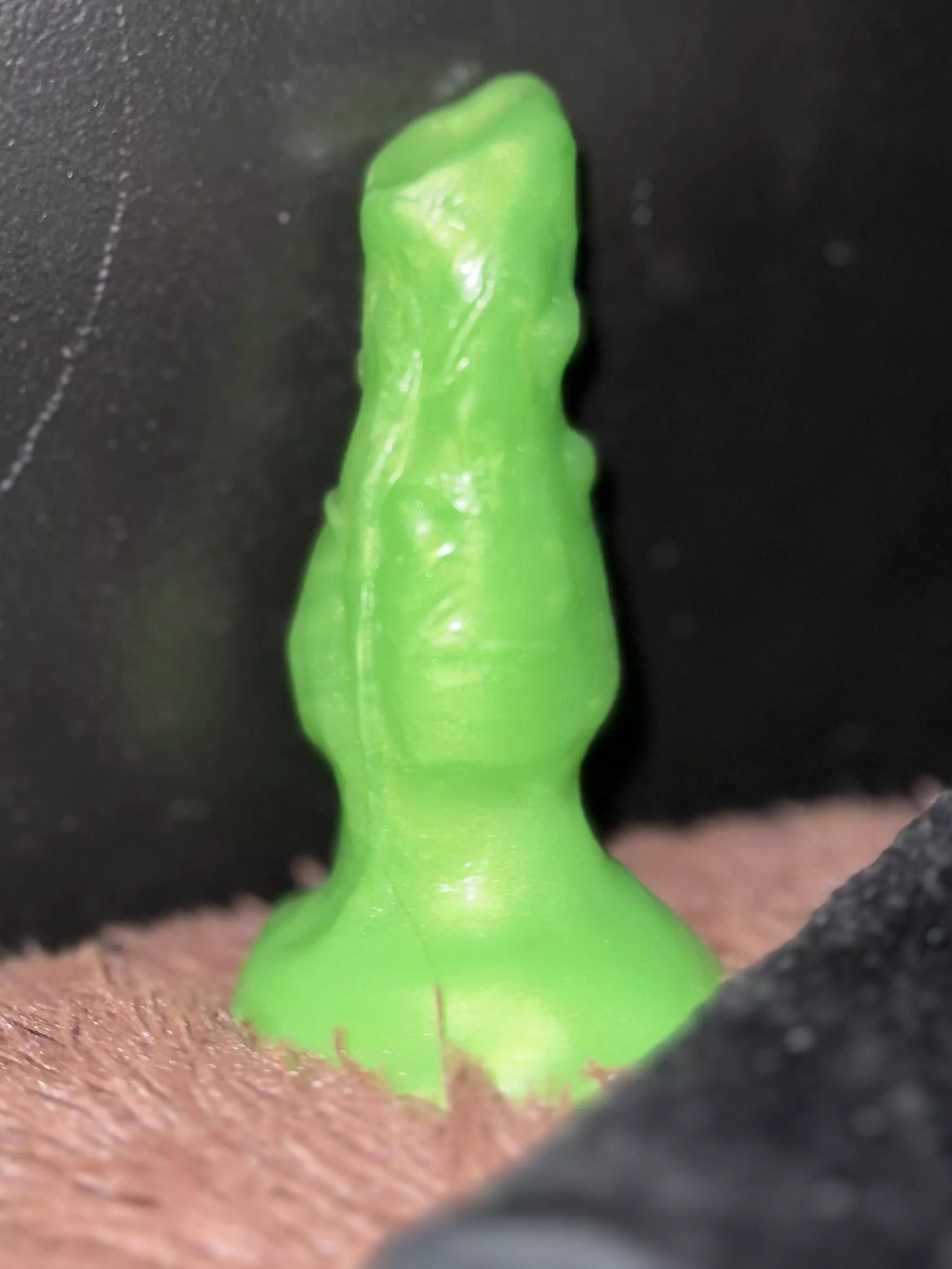 Got this as a freebie and was wondering if anyone knew the maker or the model… posted by oenthevampyre