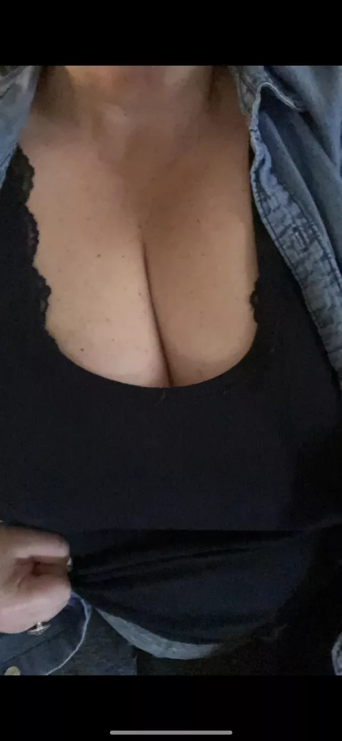 Happy Wednesday, beautiful people 😊 by Consistent-Scheme619