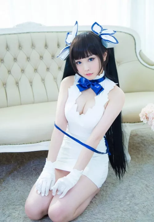 Hestia from is it ok to pick up girls in a dungeon? by Naissha