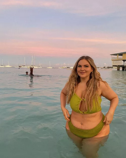 Hot blonde thickie by ChunkyChuck69