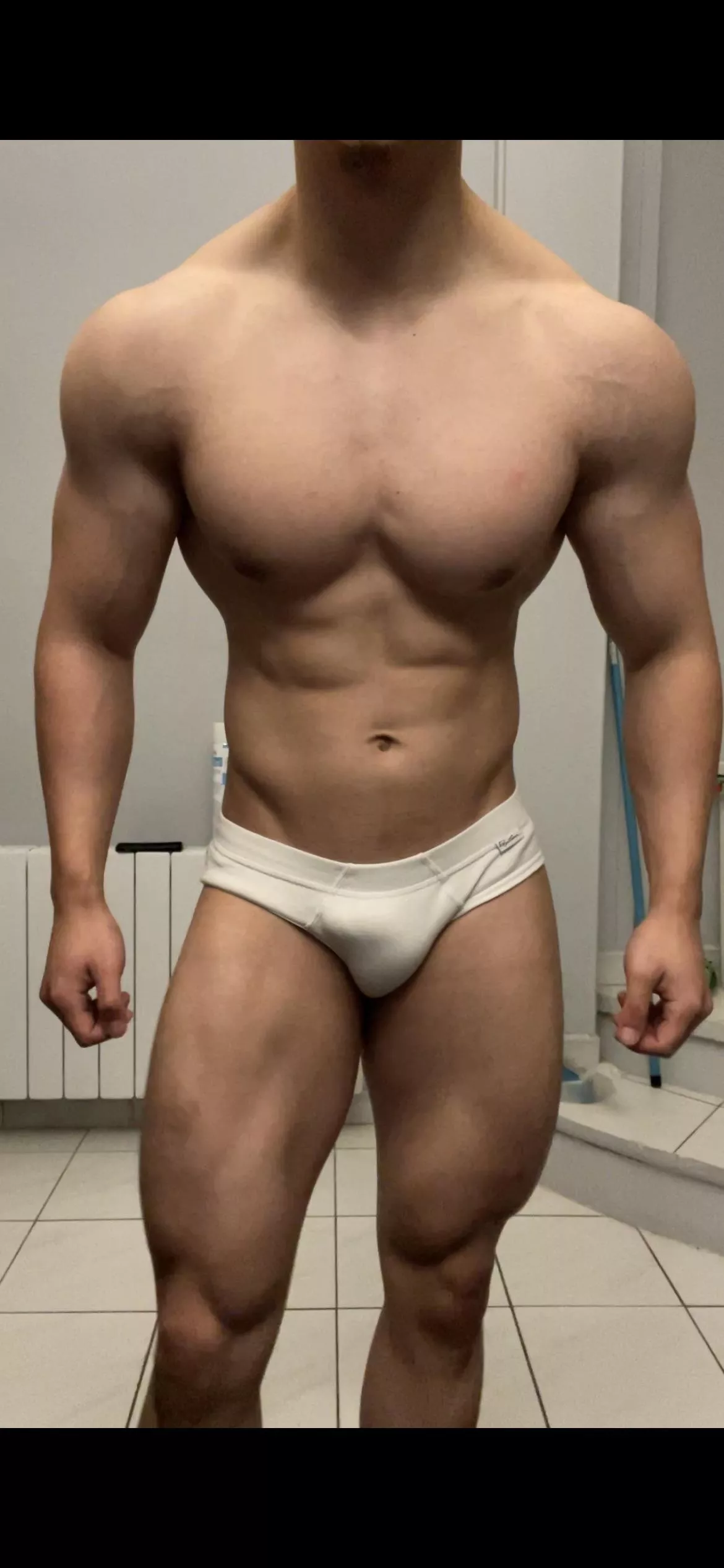 How do i look in these? posted by MuscleBoi1337
