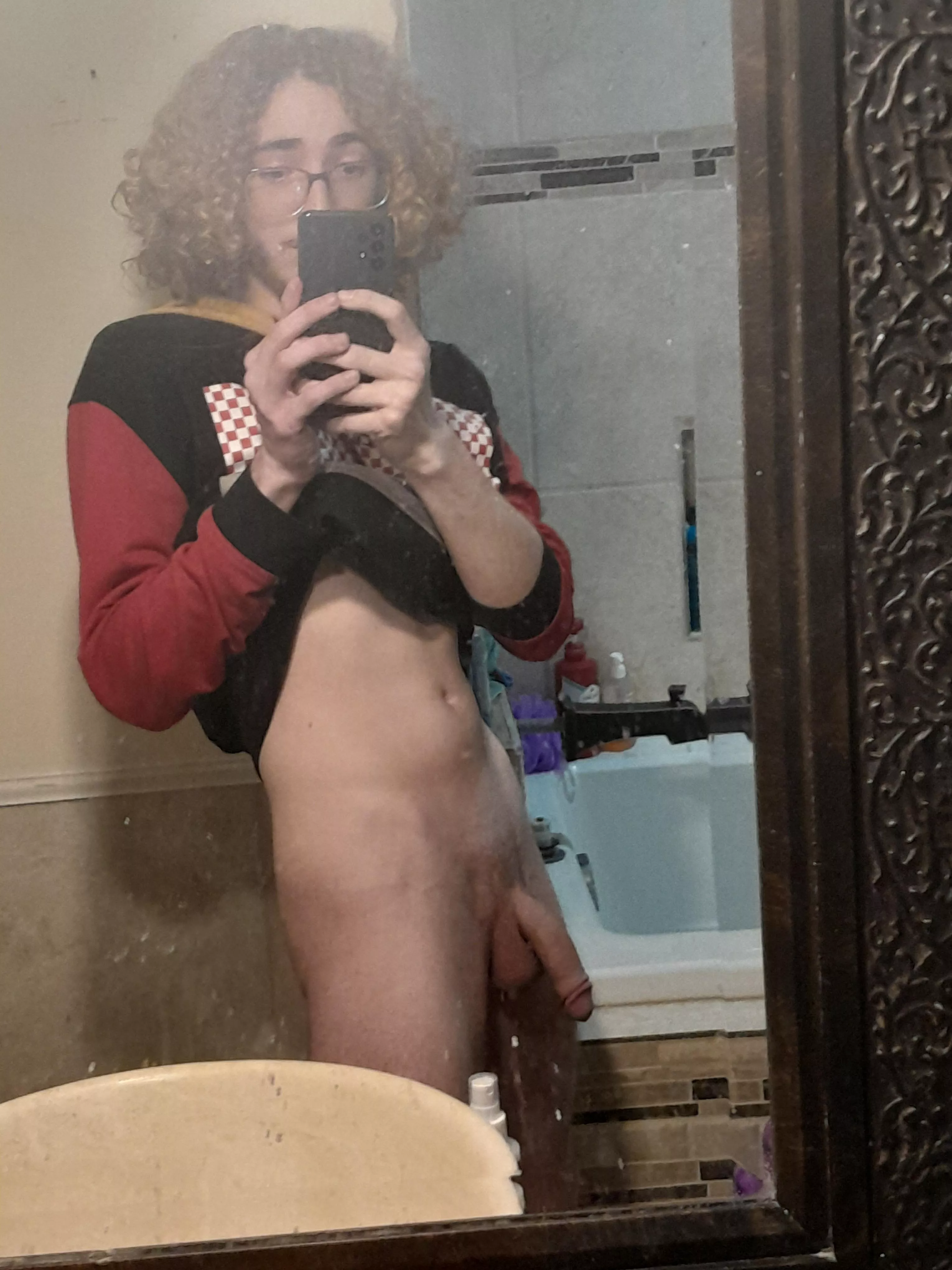 how does it look🫣🍆 18 dms open posted by Totally_Not_Levi