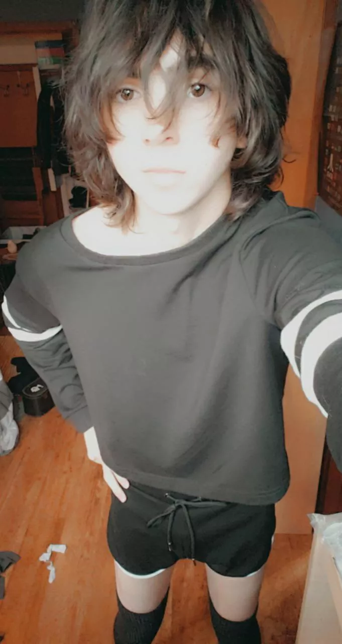 I’ll clean my room laterr but for now here’s me posted by Twinkycowslut