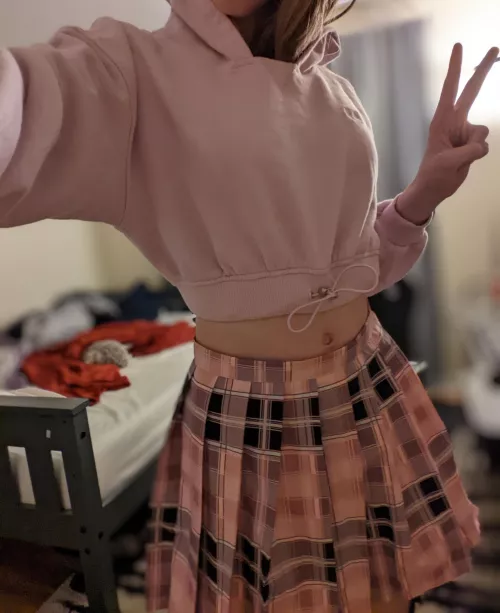 I've been getting into crop tops~✨ what do you guys think~? by uwuimaspidergirl