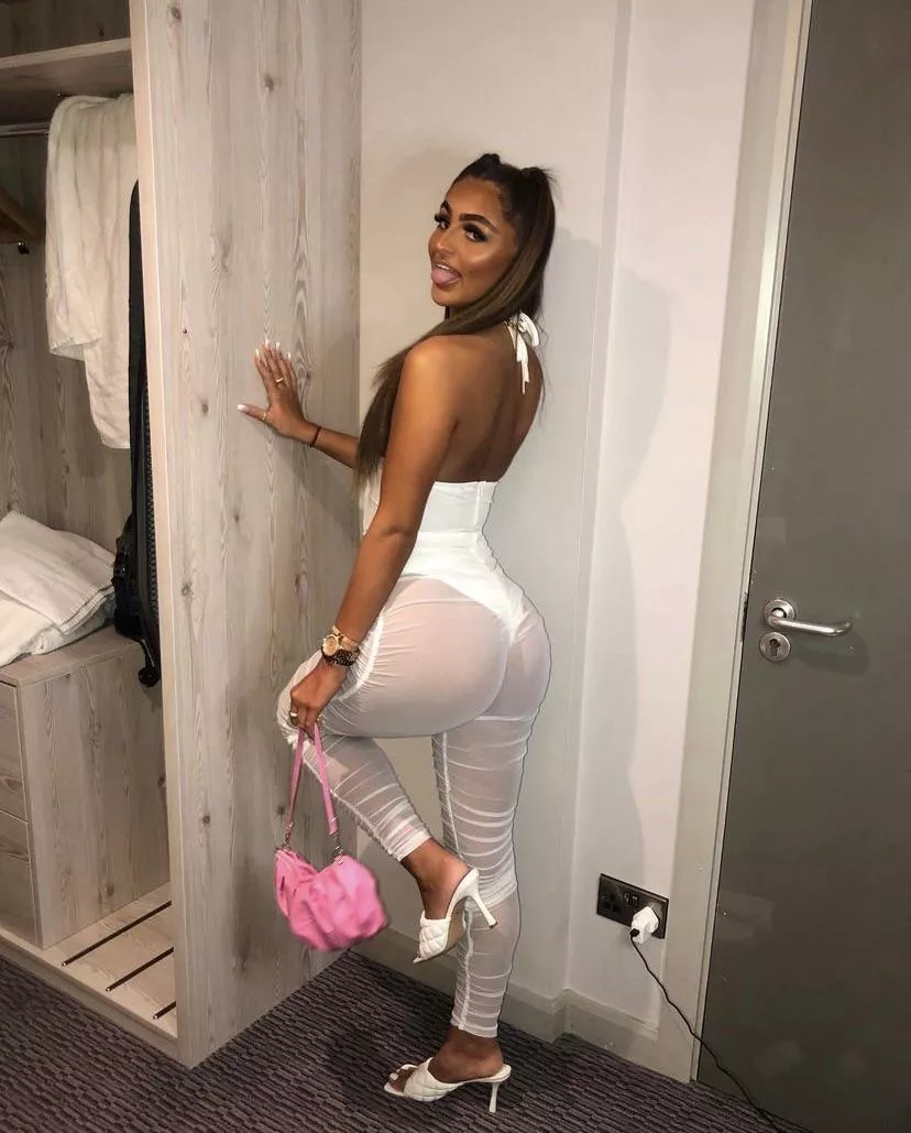 juicy chav arse, smash or pass?😈🍑 posted by charlisexyslut