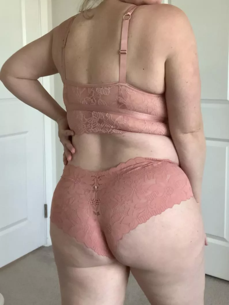 Just a mom trying to get your attention! posted by MilkyJanessa