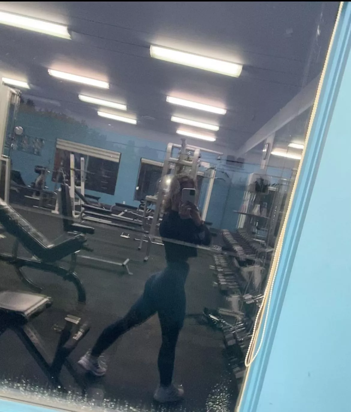 Kewl window pic @ the gym [F] posted by KaranaXO