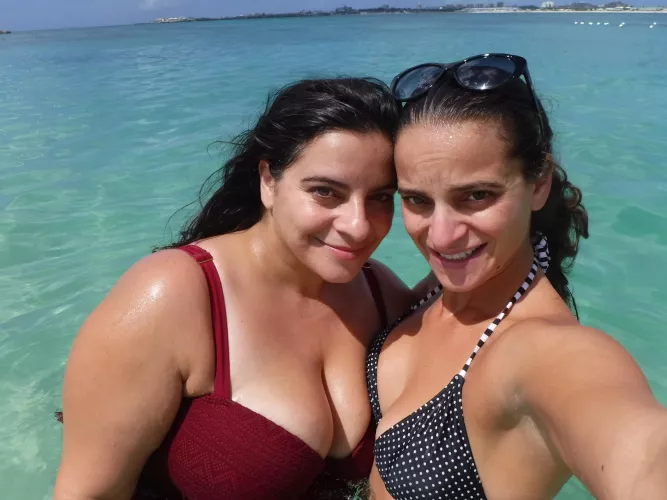 Left or right? by invisus3