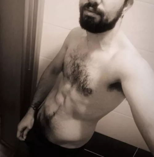 [m] 28 yo. How am i holding it ? by Unholy-Raven