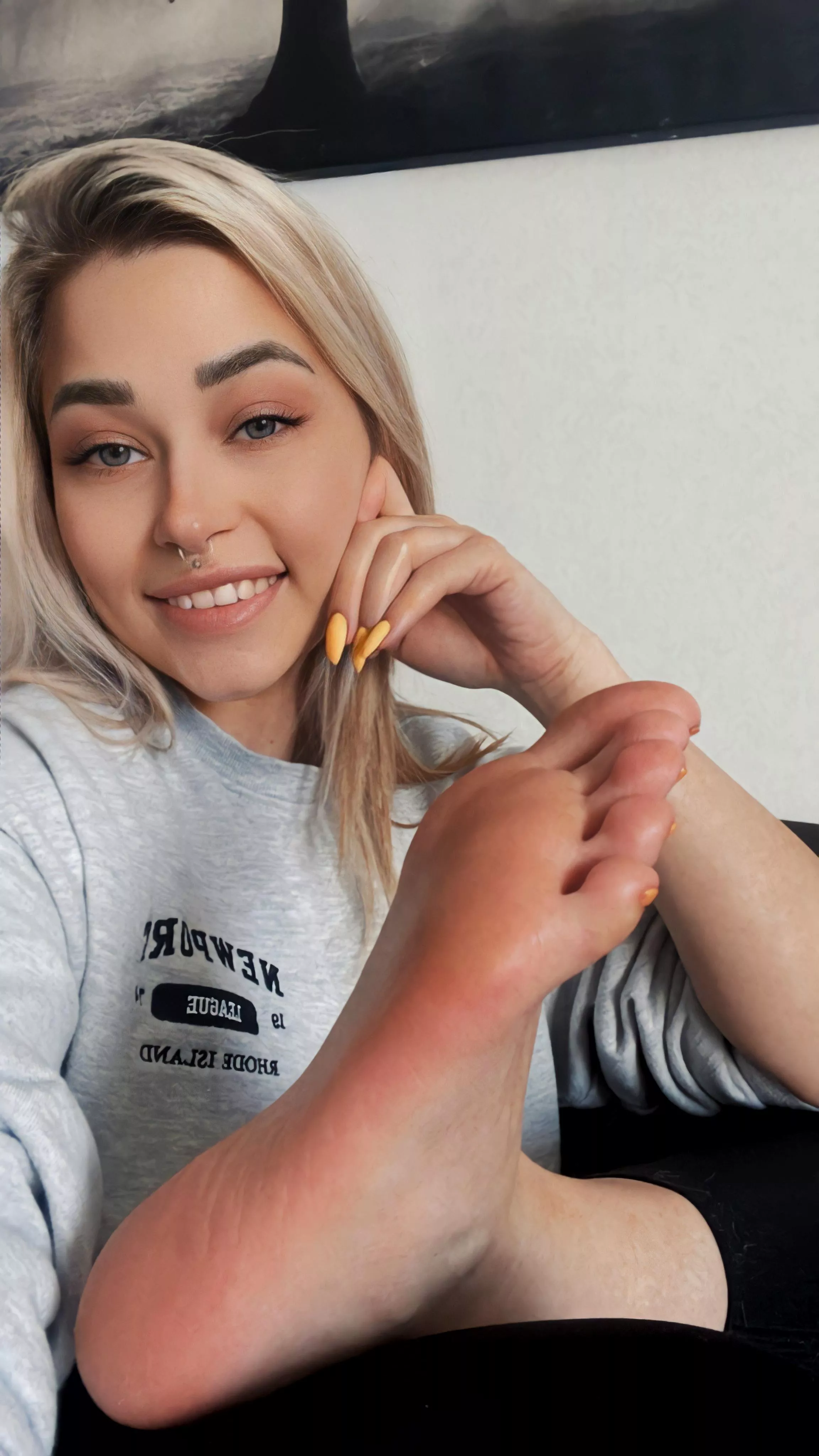 Need someone to massage my feet after a long day 😏💗 posted by Stealthicc