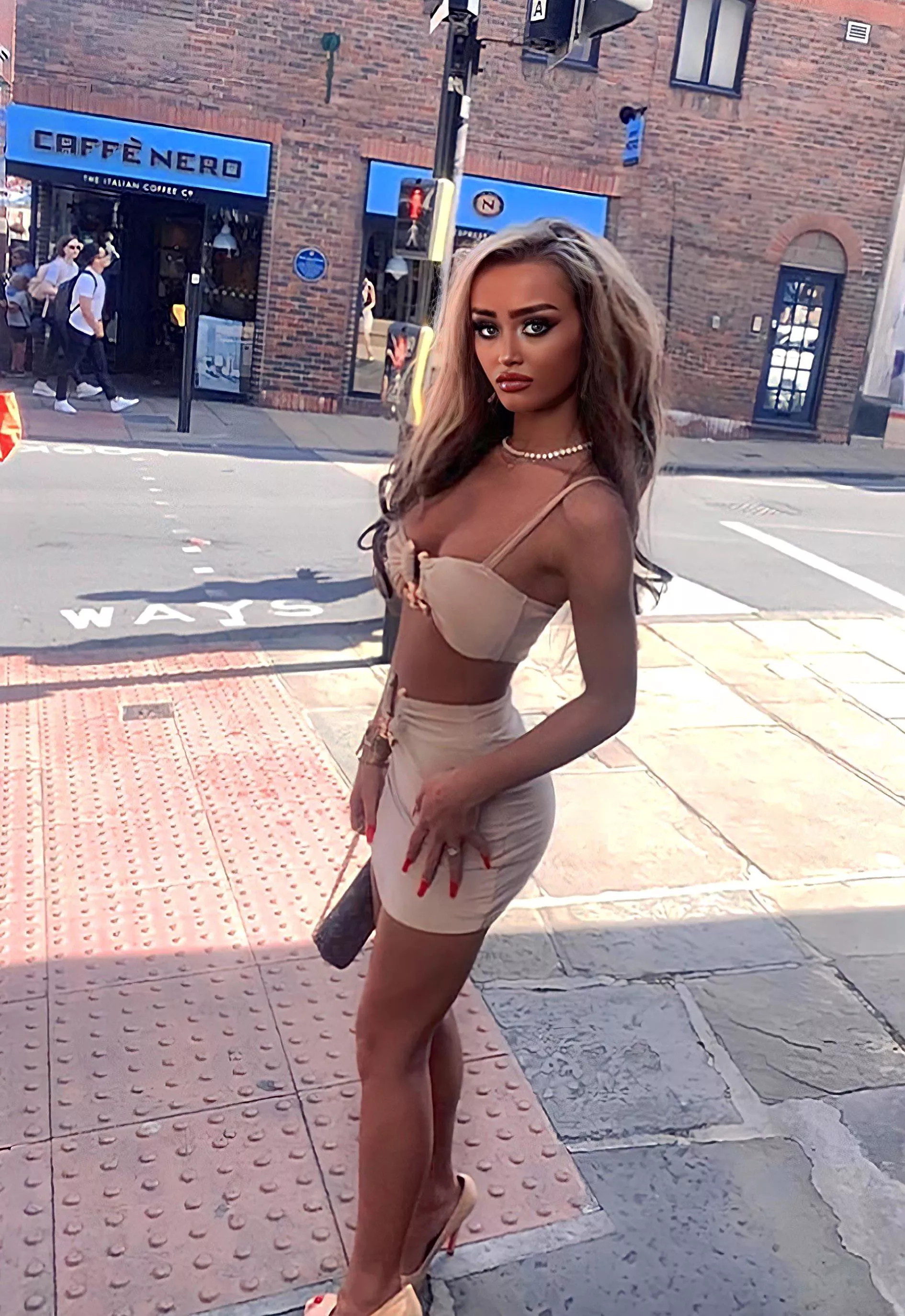 Rihanna posted by Trapped2Life