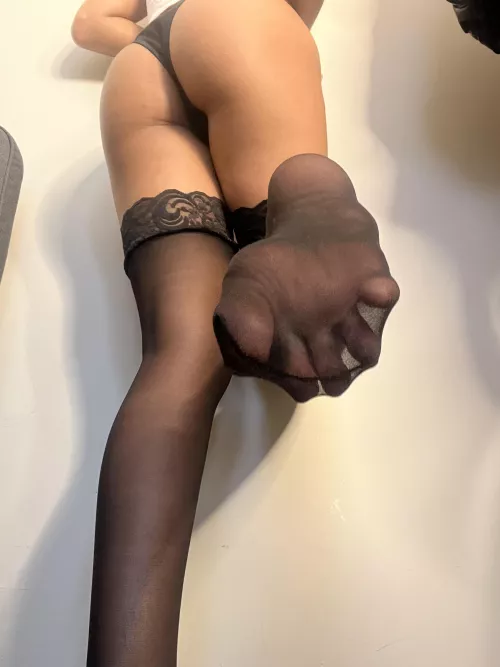 Who wants to worship these feet ?😏 by aautumnluvv