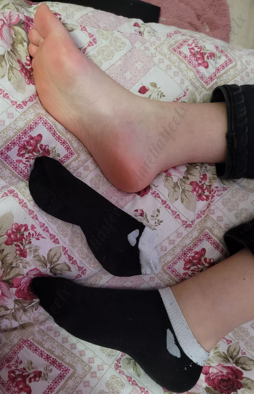 You're a slave for my dirty socks 😈 posted by ameliasfeetx