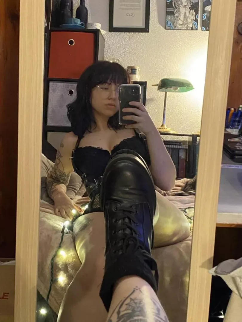 30[F4M] Seattle /Online - Looking for Obedient Subs posted by drytheorem32