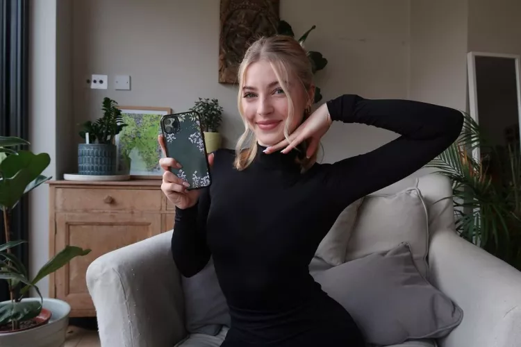 Annie Knowles by insertusernamealt