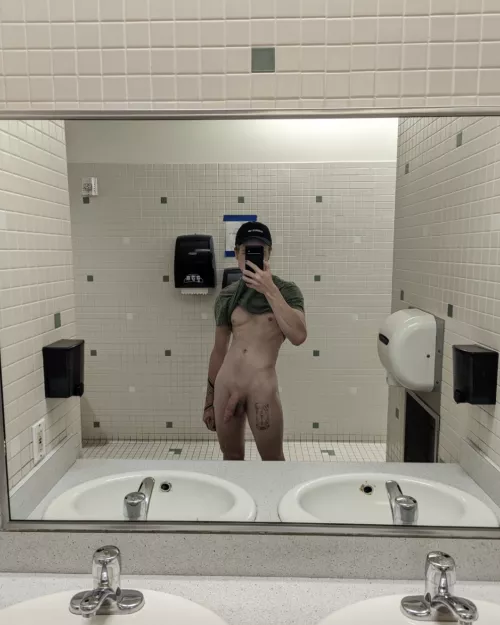 Any ladies wanna join me in the boy's room? Buds don't mind, I promise. by Cickaning