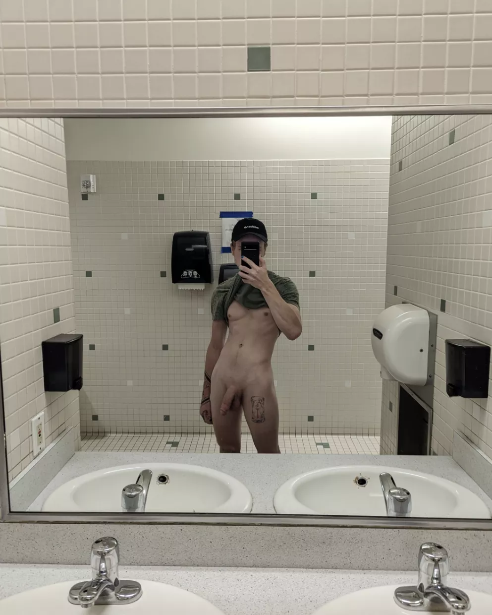 Any ladies wanna join me in the boy's room? Buds don't mind, I promise. posted by Cickaning