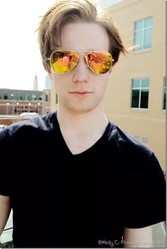 Anyone fancy a chat? Discord is best! PM? Also, I’m an old modeling photo of me… 🫢 posted by ProblemChildAlways