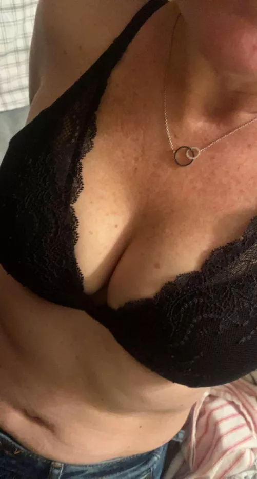 Anyone from SE michigan in this group ? Enjoys watching house wifes? by Same-Guide-2071