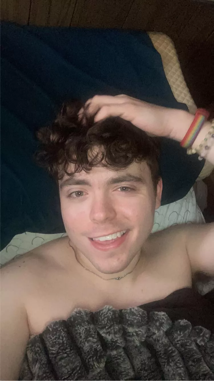 Back to the 👶 face, have a great end to your week bros 💖🤗 posted by softyserve69